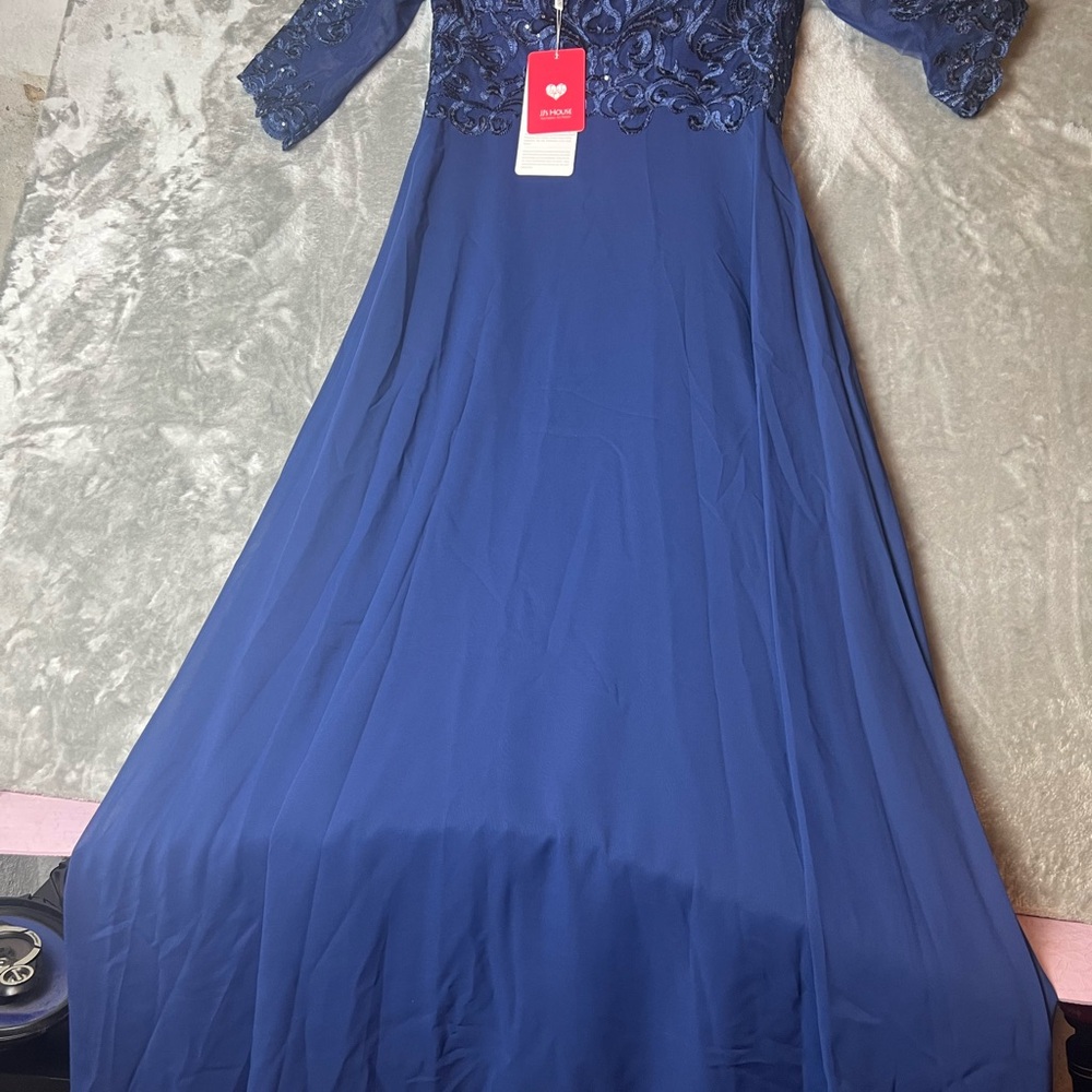 New Beautiful JJ's House Formal Dress Floor Length Sequins Size 2